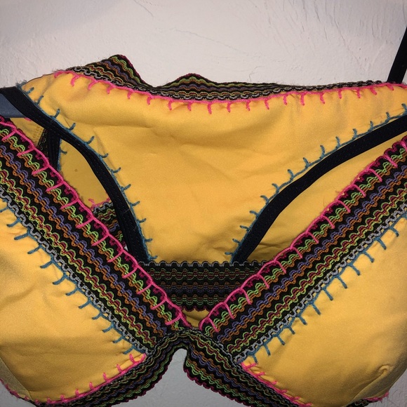 Bikini - Picture 2 of 4